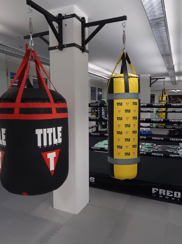 Boxsäcke in der Halle Dietikon