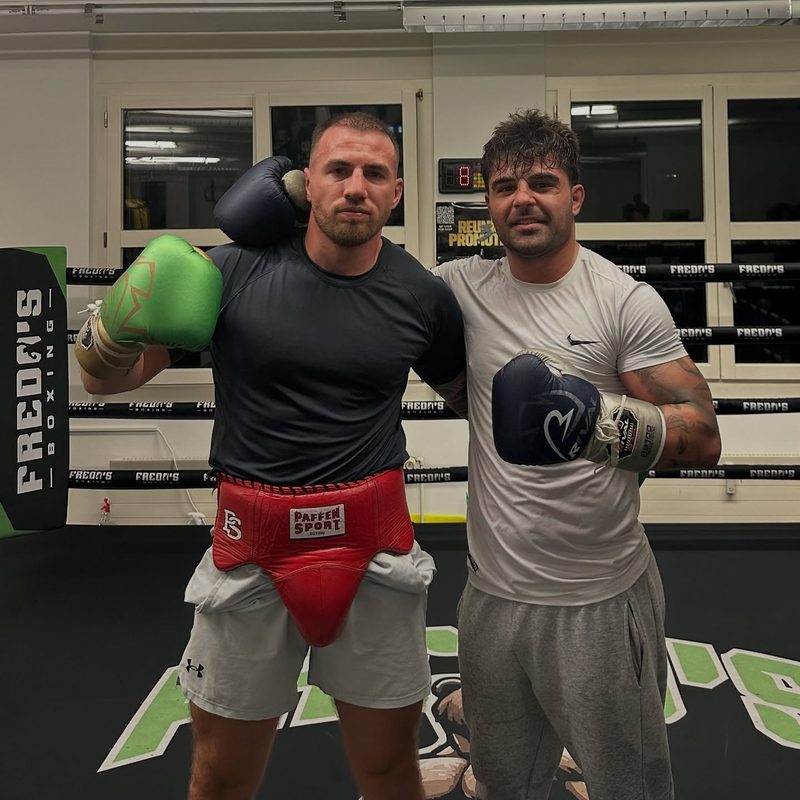 Sparring im Ring bei Fredo's Boxing in Dietikon
